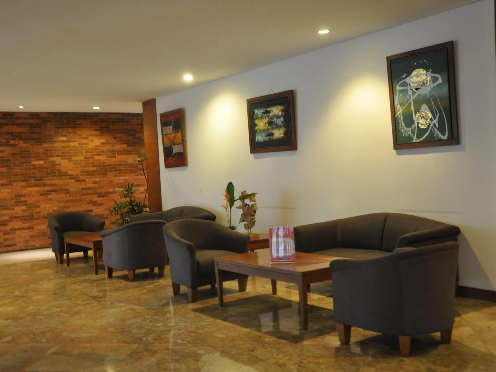 Papyrus Tropical Bogor