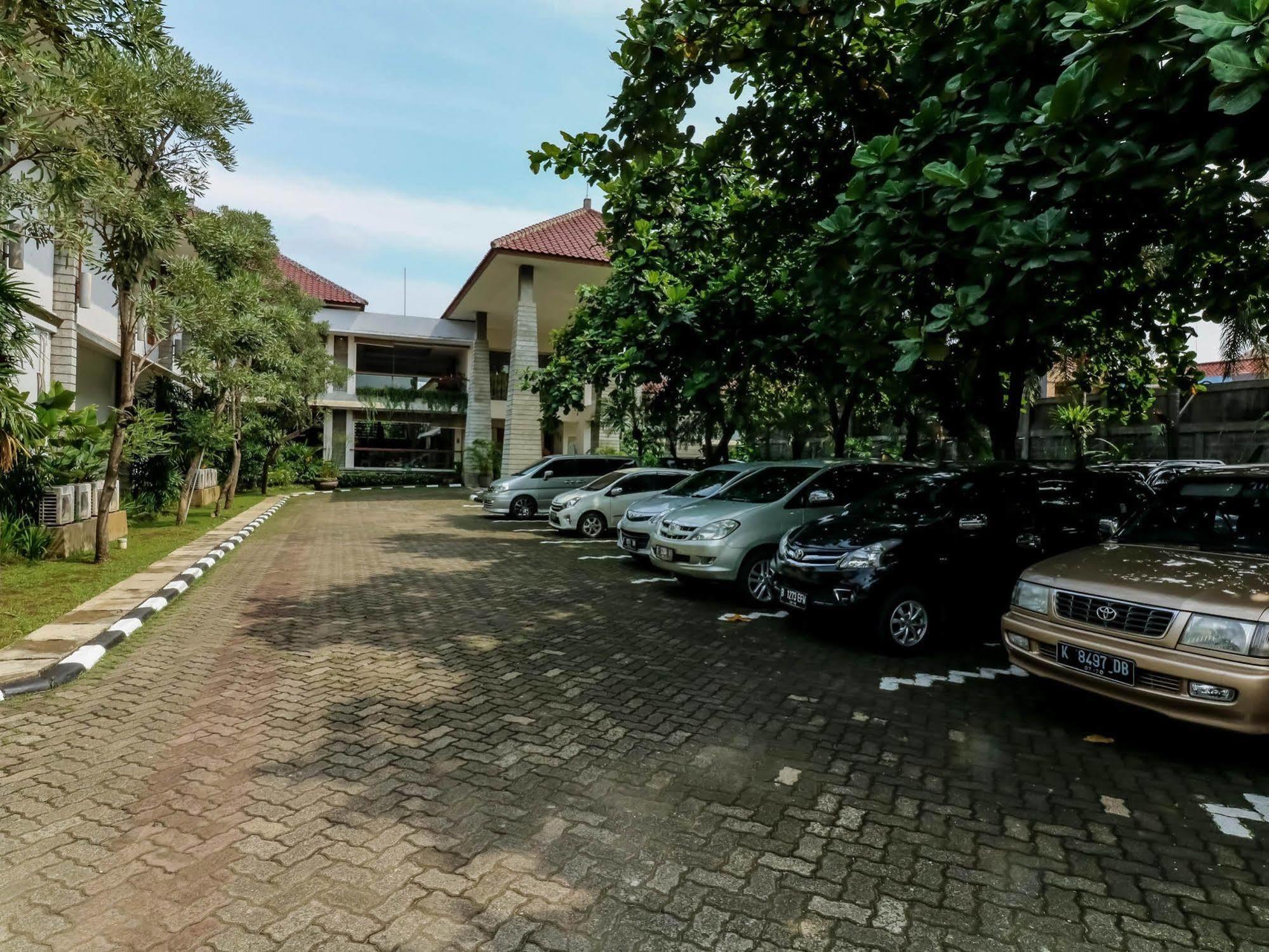 Papyrus Tropical 3* Bogor
